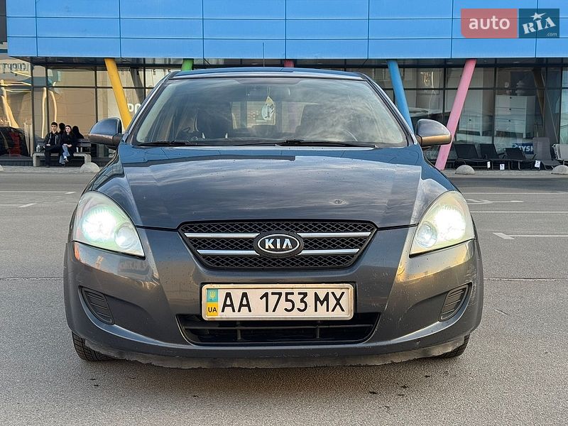 Хэтчбек Kia Ceed 2008 в Киеве