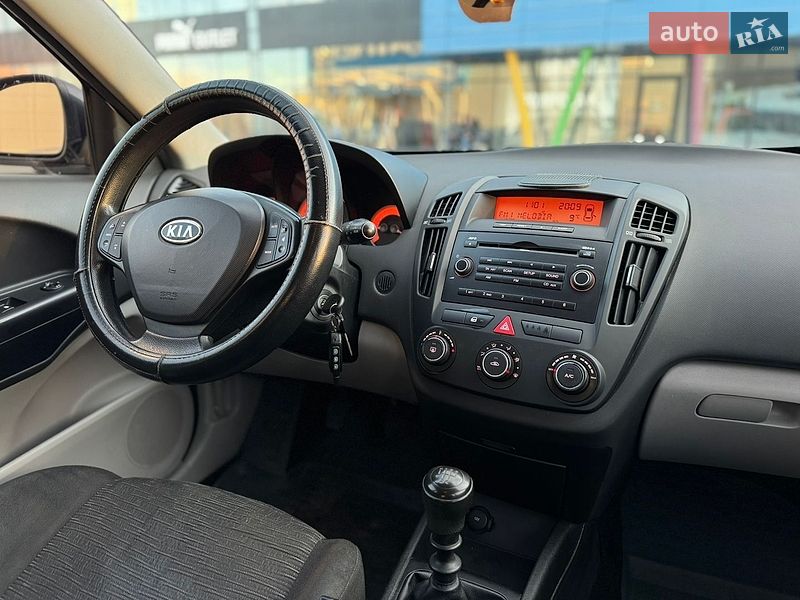Хэтчбек Kia Ceed 2008 в Киеве