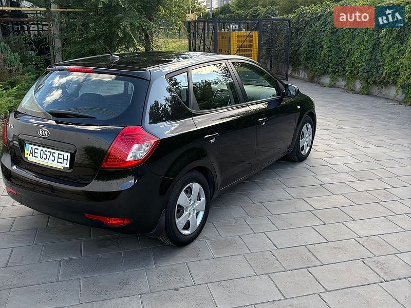 Хетчбек Kia Ceed 2009 в Дніпрі