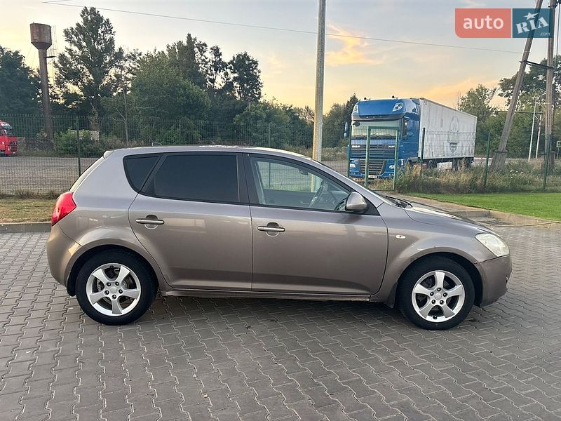 Хэтчбек Kia Ceed 2008 в Луцке