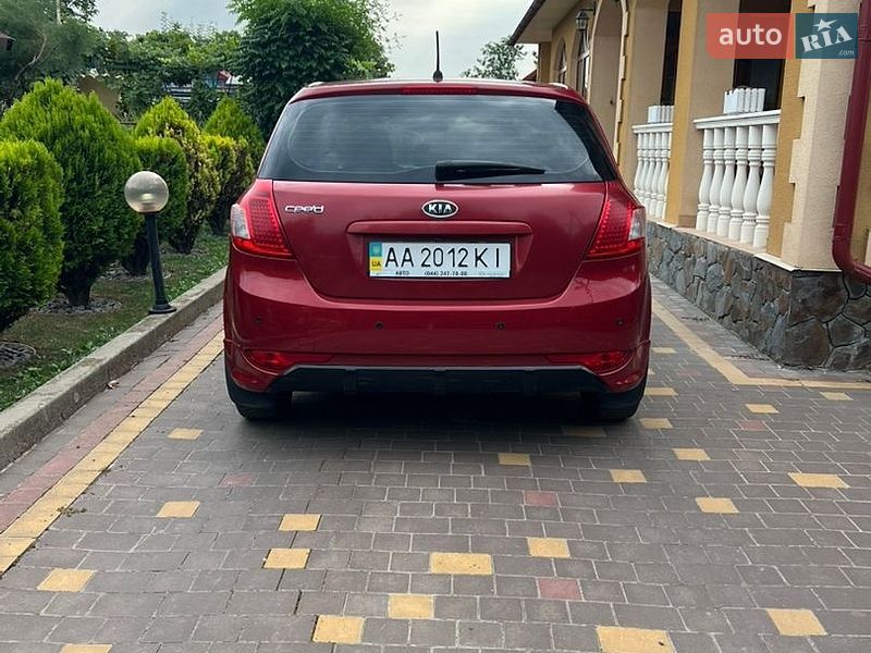 Хэтчбек Kia Ceed 2010 в Чемеровцах