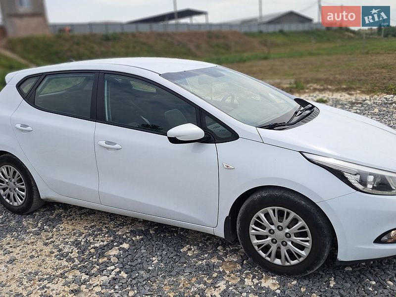Хэтчбек Kia Ceed 2015 в Дубно