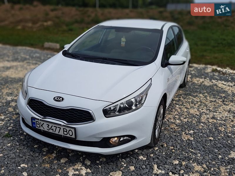 Хэтчбек Kia Ceed 2015 в Дубно