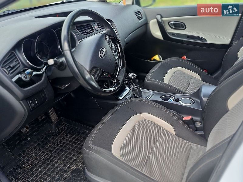 Хэтчбек Kia Ceed 2015 в Дубно
