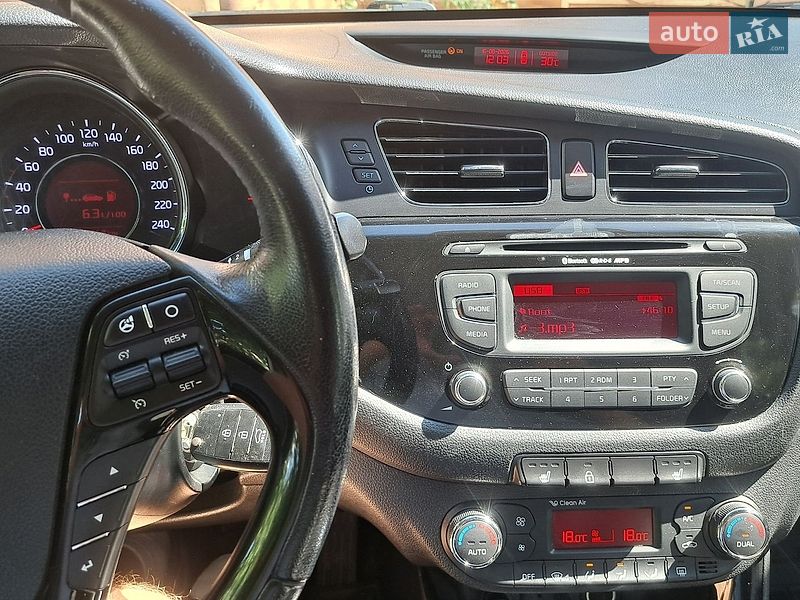 Хэтчбек Kia Ceed 2015 в Дубно
