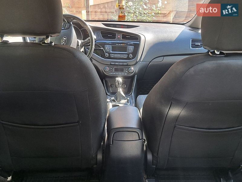 Хэтчбек Kia Ceed 2015 в Дубно