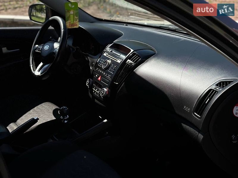 Универсал Kia Ceed 2010 в Николаеве