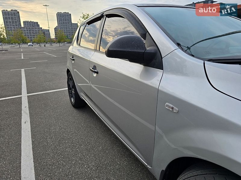 Хетчбек Kia Ceed 2007 в Києві фото 10 Хетчбек Kia Ceed 2007 в Києві