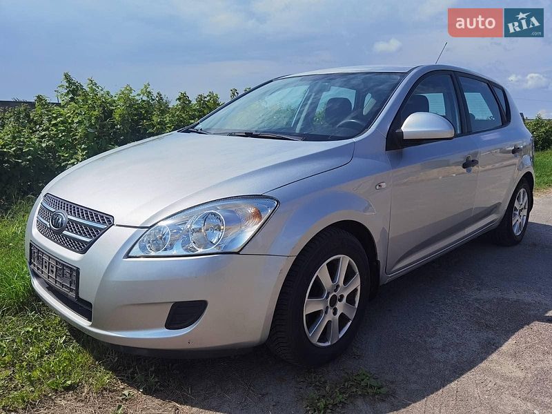 Хэтчбек Kia Ceed 2007 в Сарнах