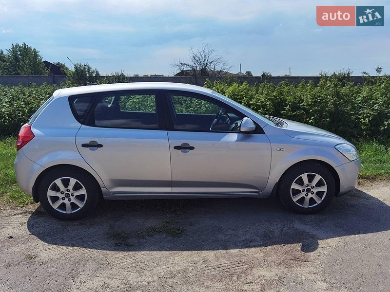 Хэтчбек Kia Ceed 2007 в Сарнах