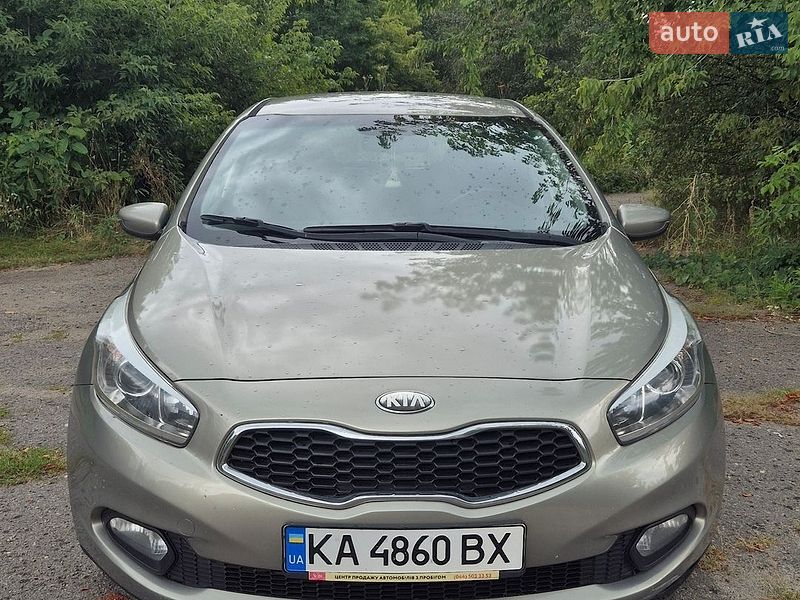 Хэтчбек Kia Ceed 2013 в Обухове