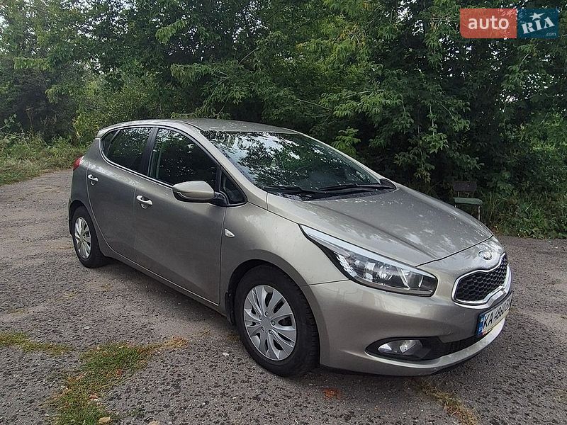 Хэтчбек Kia Ceed 2013 в Обухове