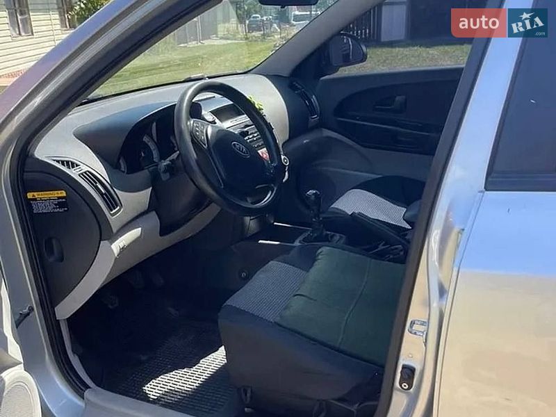 Хэтчбек Kia Ceed 2008 в Яворове