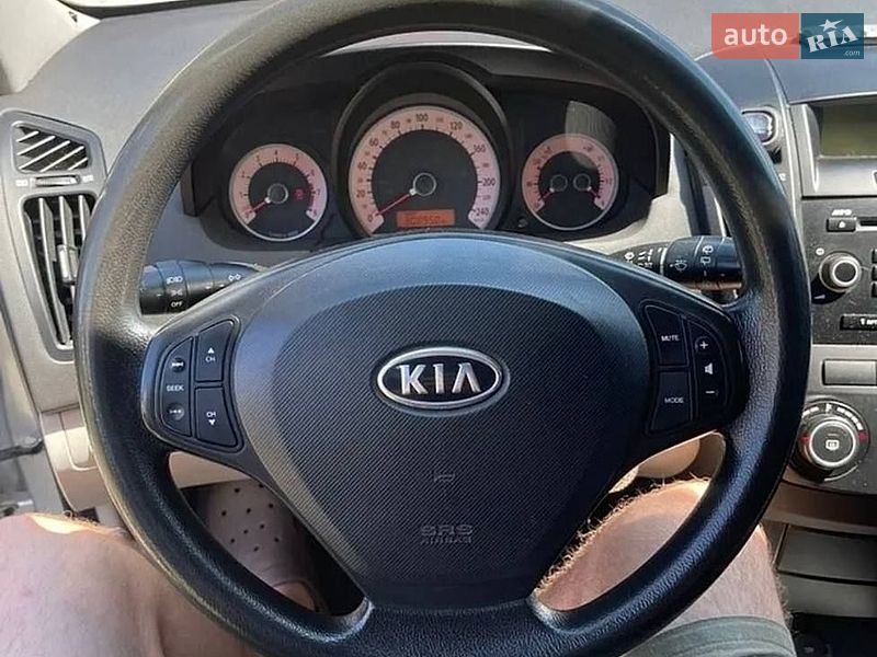 Хэтчбек Kia Ceed 2008 в Яворове