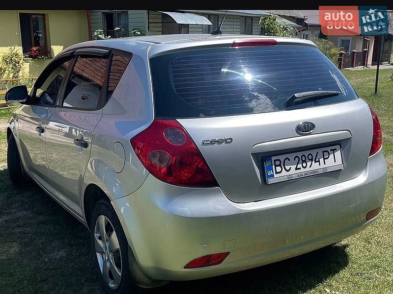 Хэтчбек Kia Ceed 2008 в Яворове