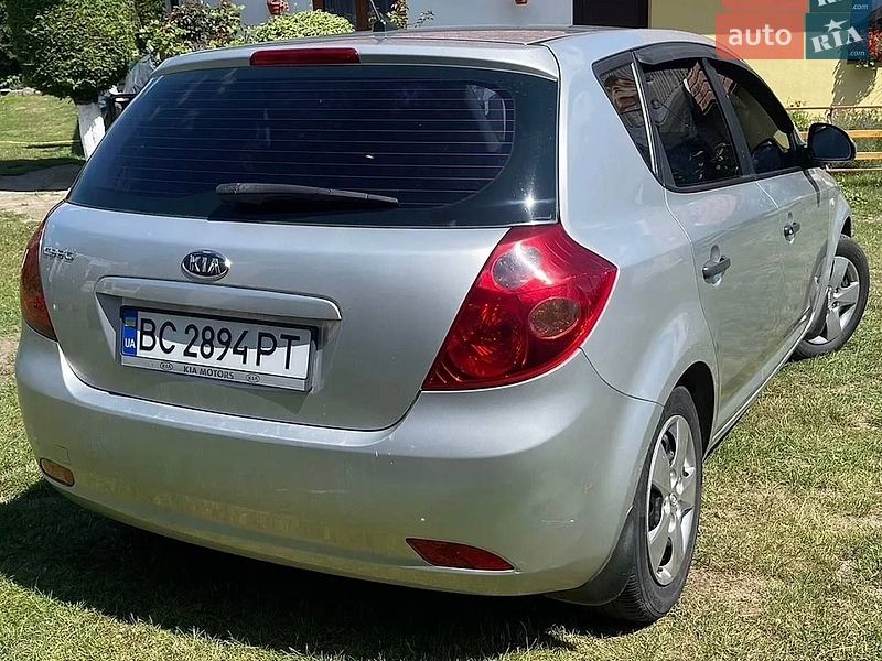 Хэтчбек Kia Ceed 2008 в Яворове