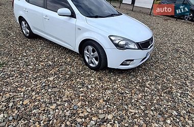 Хэтчбек Kia Ceed 2012 в Черновцах