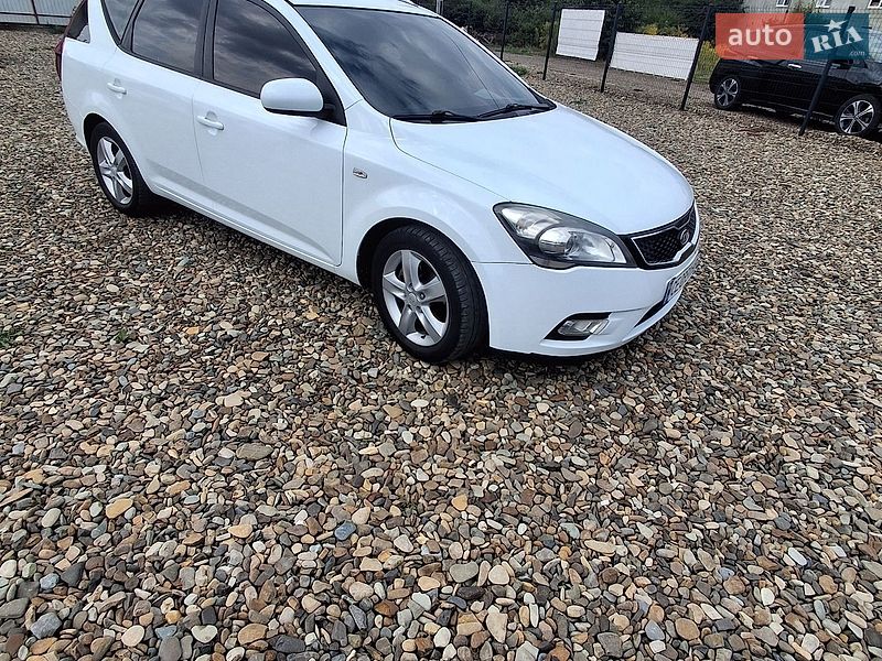 Хэтчбек Kia Ceed 2012 в Черновцах