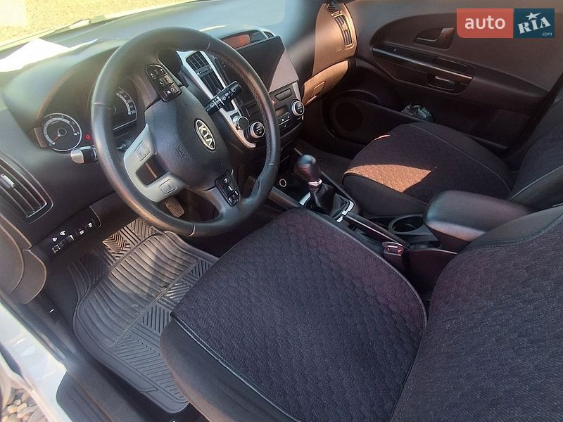 Хэтчбек Kia Ceed 2012 в Черновцах
