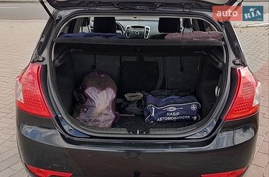 Хэтчбек Kia Ceed 2011 в Киеве