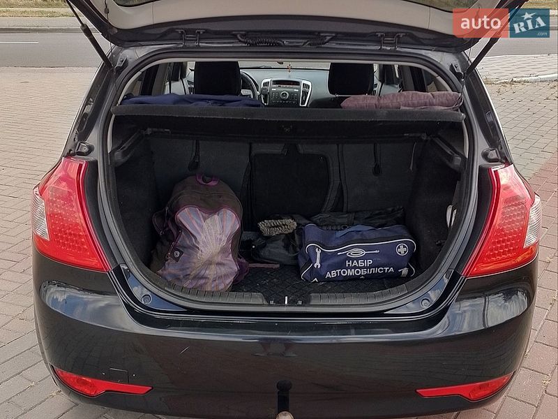 Хэтчбек Kia Ceed 2011 в Киеве