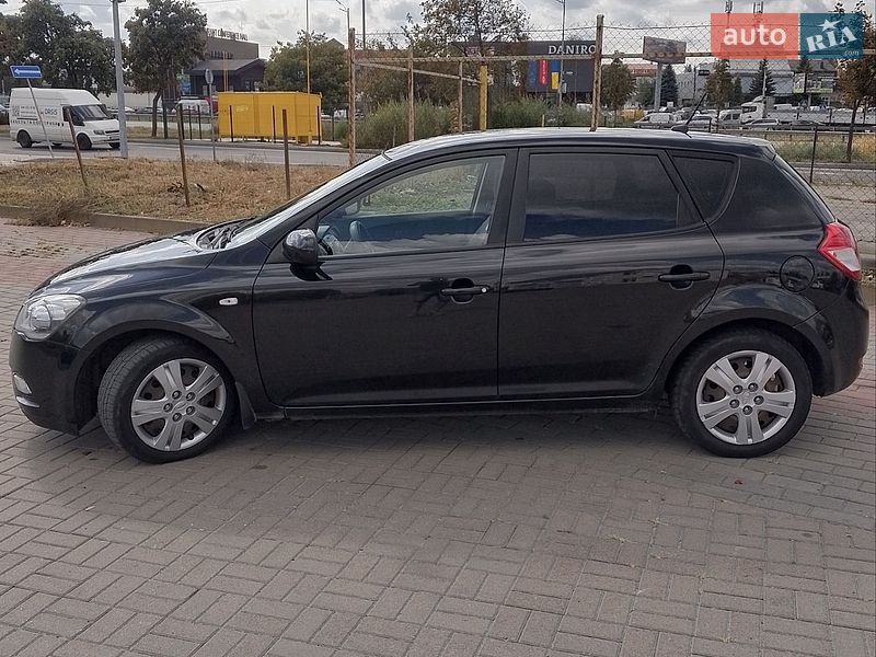 Хэтчбек Kia Ceed 2011 в Киеве