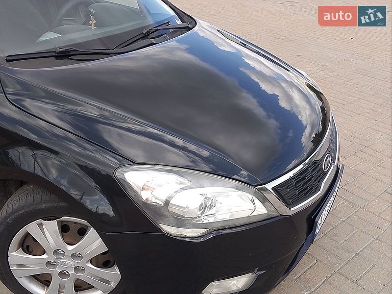 Хэтчбек Kia Ceed 2011 в Киеве