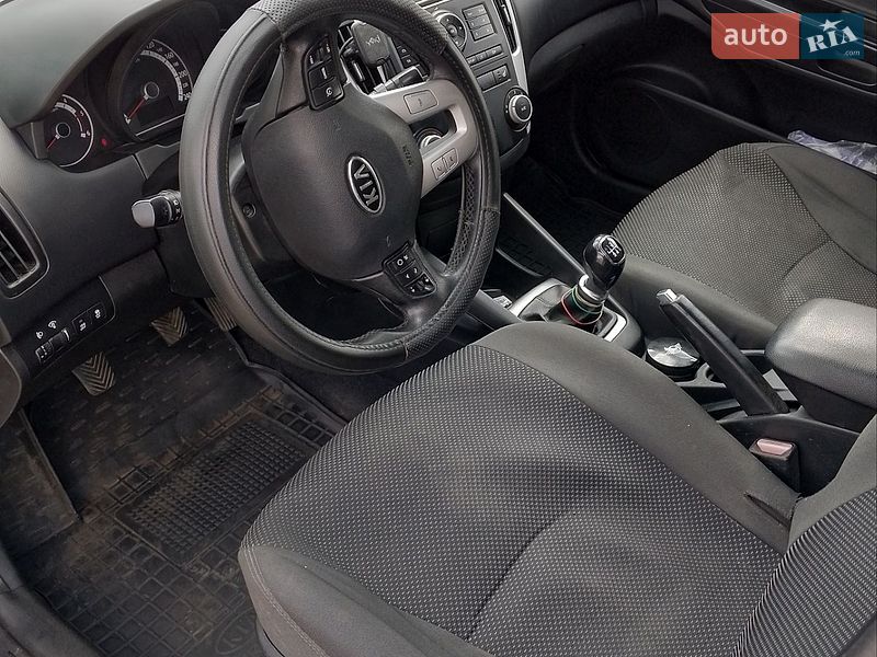 Хэтчбек Kia Ceed 2011 в Киеве