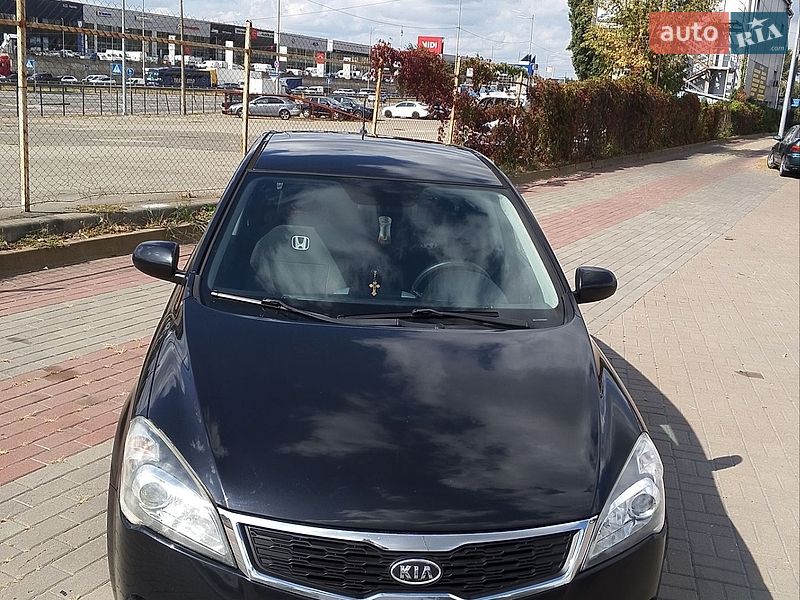 Хэтчбек Kia Ceed 2011 в Киеве