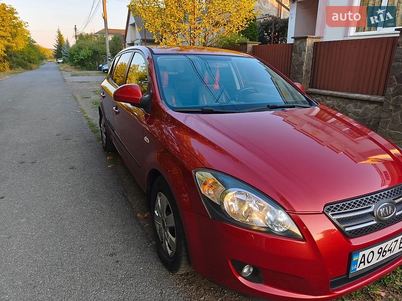 Хетчбек Kia Ceed 2008 в Ужгороді