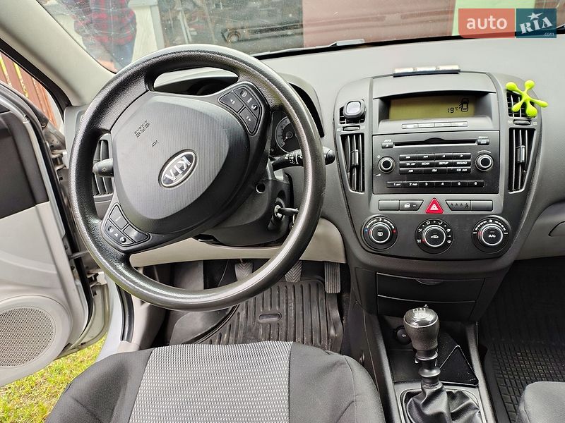 Хэтчбек Kia Ceed 2008 в Яворове