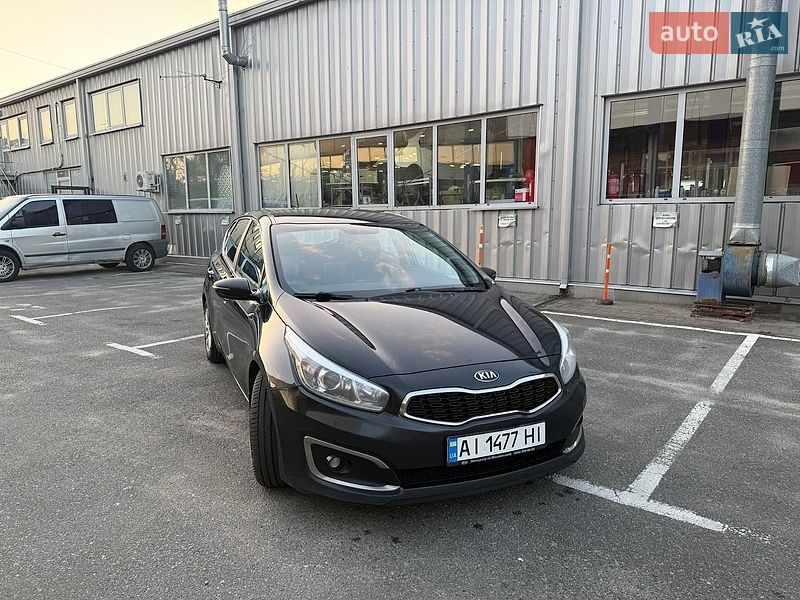 Хетчбек Kia Ceed 2016 в Києві фото 5 Хетчбек Kia Ceed 2016 в Києві