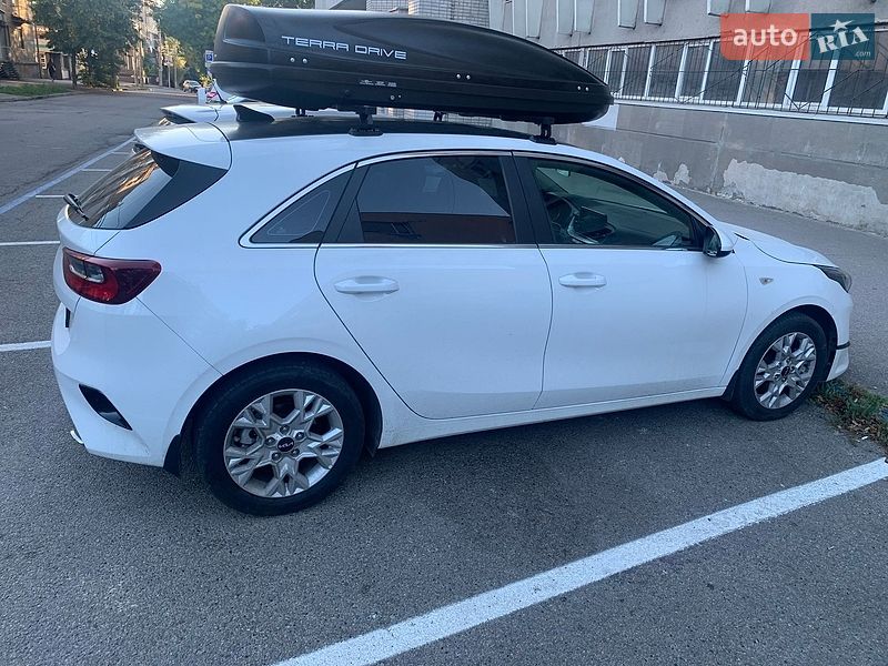 Хетчбек Kia Ceed 2023 в Дніпрі фото 3 Хетчбек Kia Ceed 2023 в Дніпрі