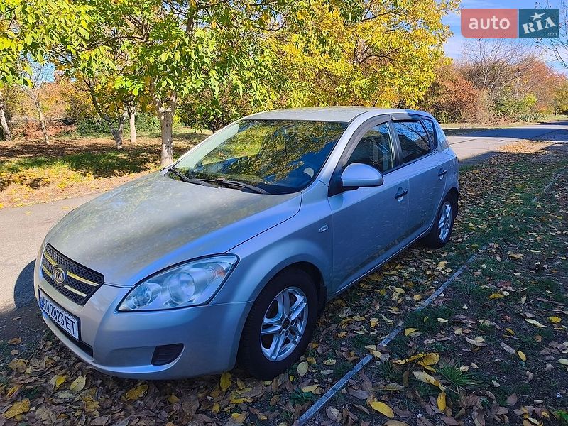 Хетчбек Kia Ceed 2008 в Ужгороді