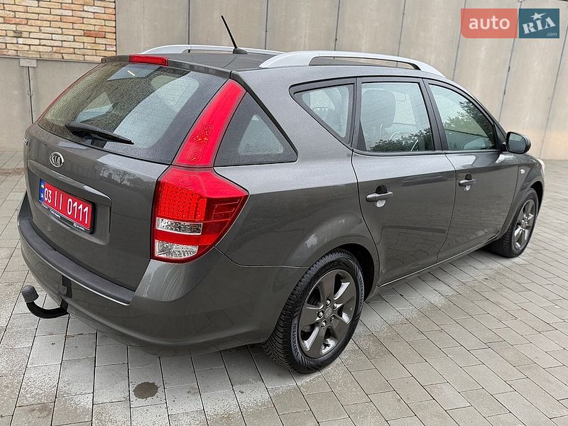 Универсал Kia Ceed 2010 в Луцке