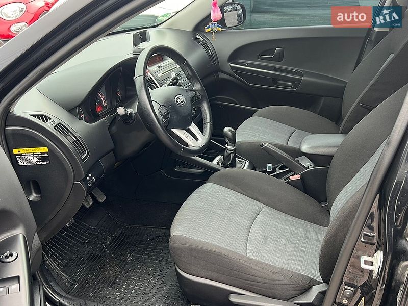 Хетчбек Kia Ceed 2012 в Полтаві