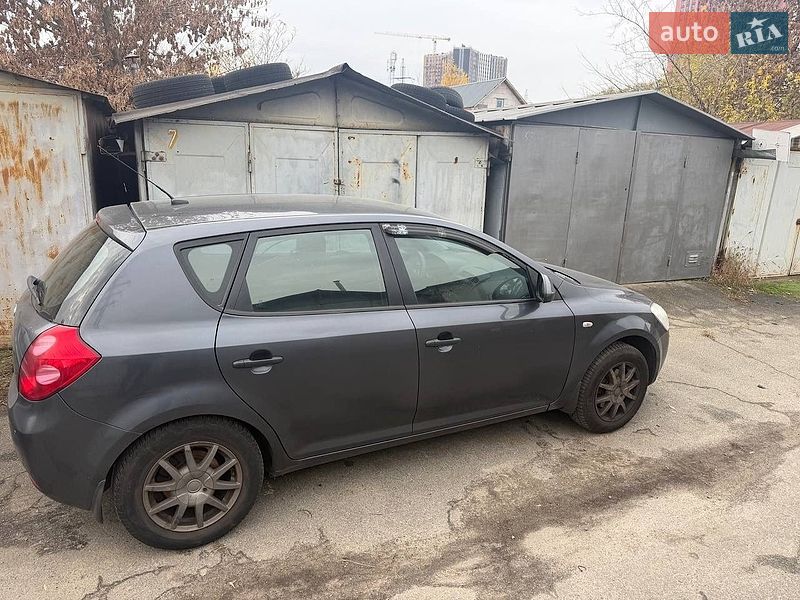 Хэтчбек Kia Ceed 2008 в Киеве