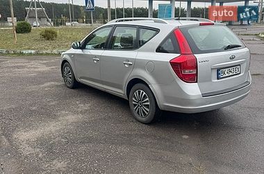 Универсал Kia Ceed 2010 в Ровно