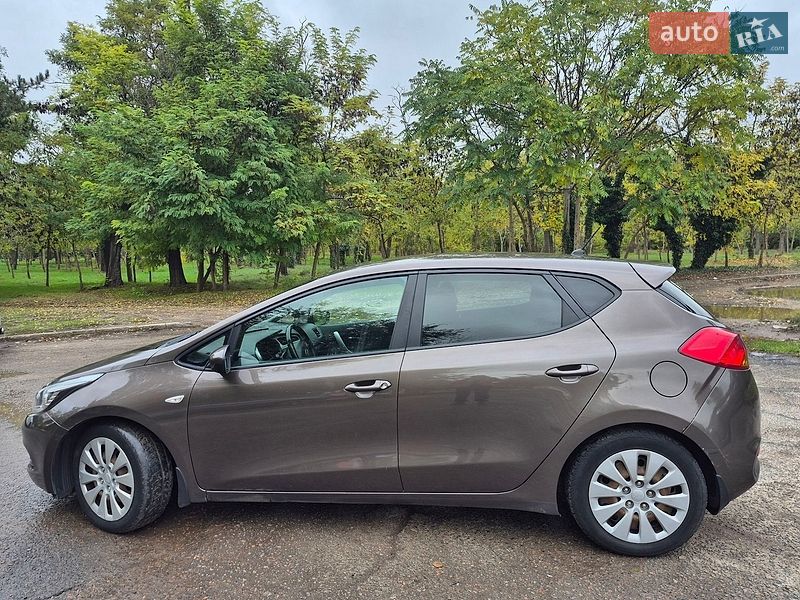 Хэтчбек Kia Ceed 2012 в Одессе