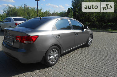 Седан Kia Cerato 2010 в Луцке