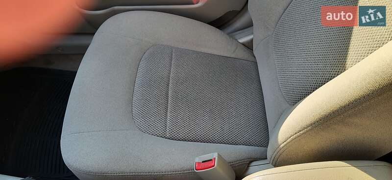 Седан Kia Cerato 2005 в Ужгороде