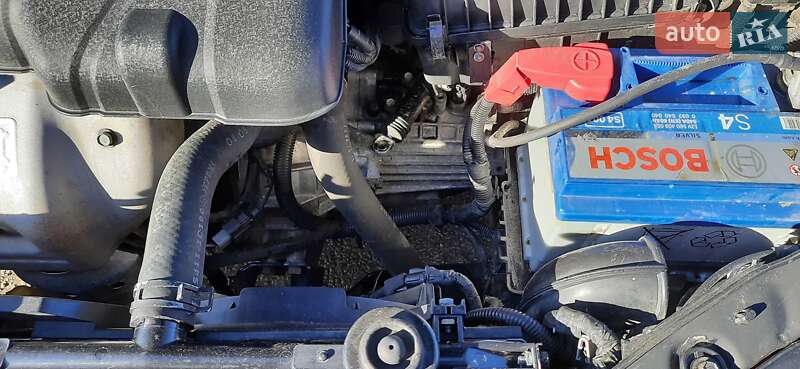 Седан Kia Cerato 2005 в Ужгороде