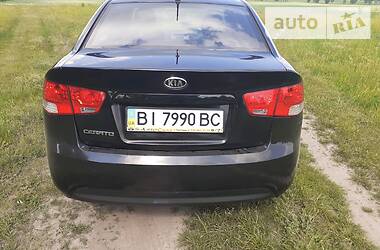 Седан Kia Cerato 2009 в Ромнах