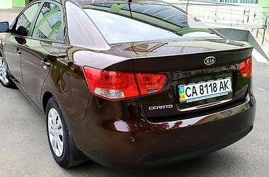 Седан Kia Cerato 2010 в Киеве