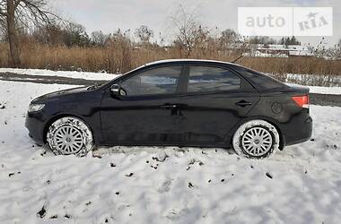 Седан Kia Cerato 2009 в Ромнах