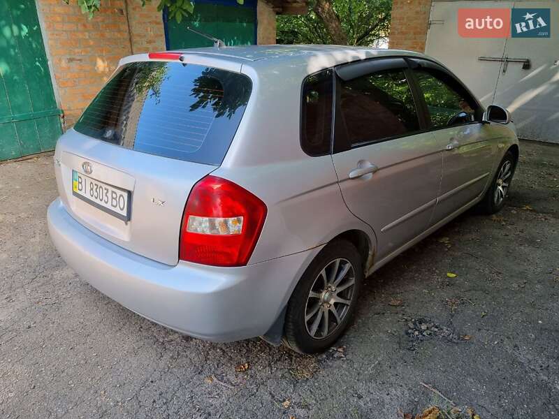 Хетчбек Kia Cerato 2006 в Гадячі