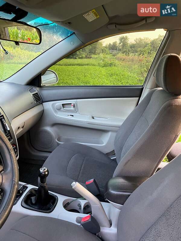 Хетчбек Kia Cerato 2006 в Гадячі