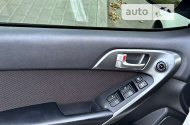 Седан Kia Cerato 2011 в 