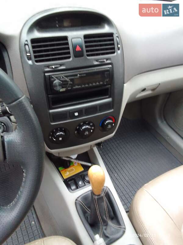 Седан Kia Cerato 2005 в Смілі фото 4 Седан Kia Cerato 2005 в Смілі