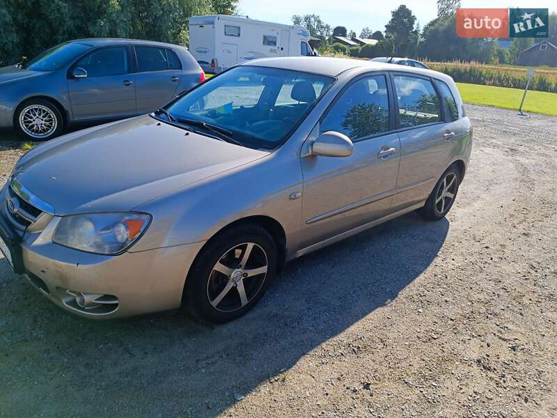 Хетчбек Kia Cerato 2006 в Устинівці